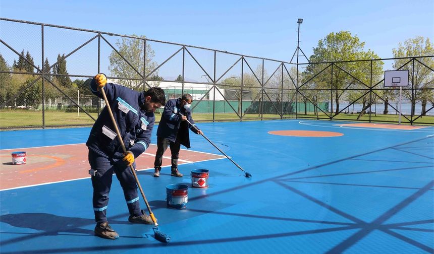 Kocaeli’nde basketbol sahalarını yeniliyor