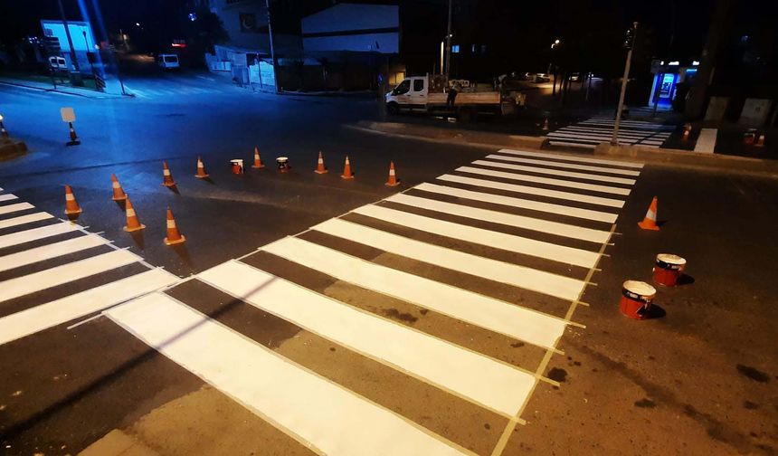 Gebze Fevzi Çakmak İlkokulu önüne yaya geçidi