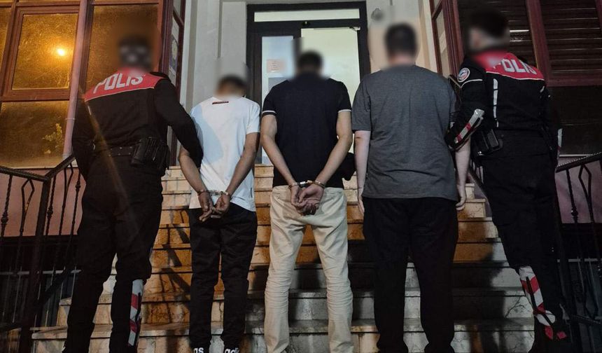 Yunus timleri 2 kişide yasaklı maddeler ele geçirdi
