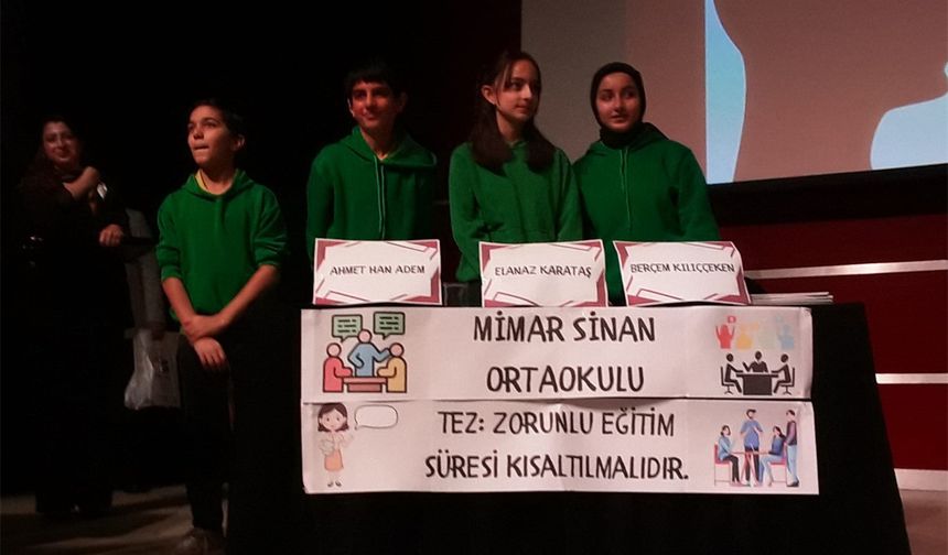 Gebze’de 1 aydır süren Ortaokullar Arası Münazara Yarışması sona erdi