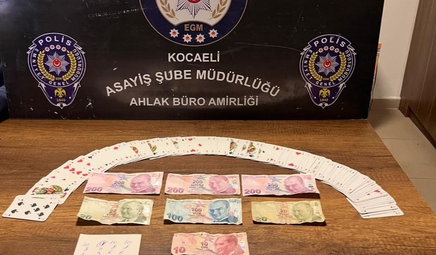 Dilovası’nda kumar oynayan 4 kişiye 36.988 TL para cezası verildi