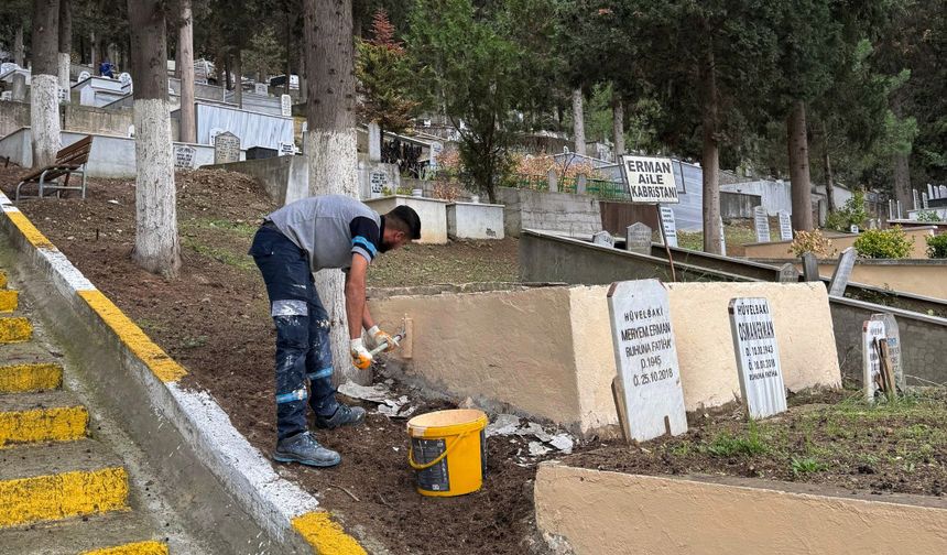 Mezarlıklarda durmaksızın çalışmaya devam