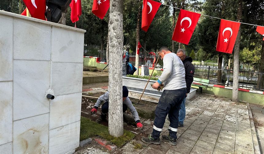 Gebze Şehitliği’nde kapsamlı bakım ve peyzaj çalışması