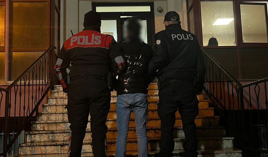 Hırsızlık ve 9 ayrı suçtan aranan şahıs Darıca’da yakalandı