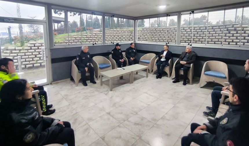 Vali Aktaş, Gebze Trafik Uygulama Noktası'nda incelemelerde bulundu