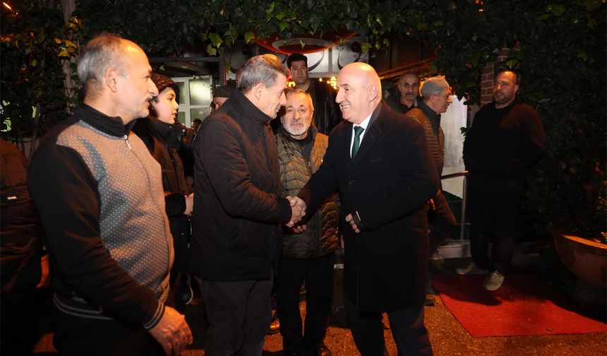 Başkan Bıyık, ilk teravihte vatandaşla buluştu