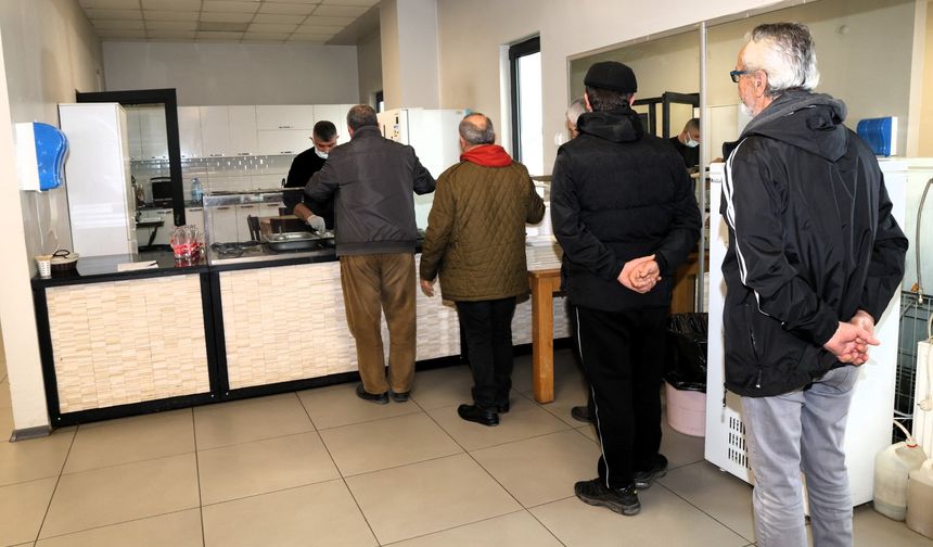 Kimsesizlere ev sıcaklığında hizmet