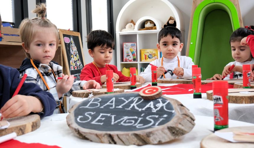 Lokomotif’te ilk ders zili “Bayrak Sevgisi” ile çaldı