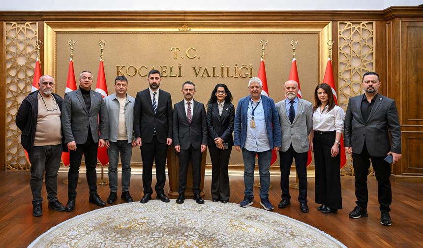 Kocaeli Gazeteciler Cemiyeti yeni başkanı Şahin Oktay ve yönetimi, Vali İlhami Aktaş'ı ziyaret etti