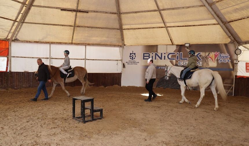 Ara tatilde 230 çocuk binicilikle tanıştı