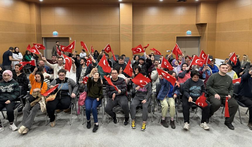 Beyaz Kalpler, Mehmet Akif Ersoy’u andı