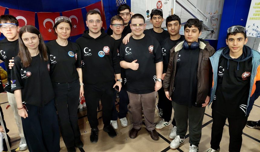 Gebze’nin robotik takımları Turknet’in Gigafiber’i ile desteklediği FRC’de