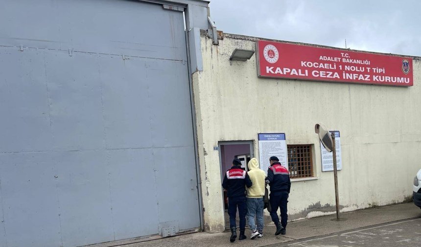 Jandarma uyuşturucu suçundan 12 yıl 6 ay hapis cezası olan şahsı Gebze’de yakaladı