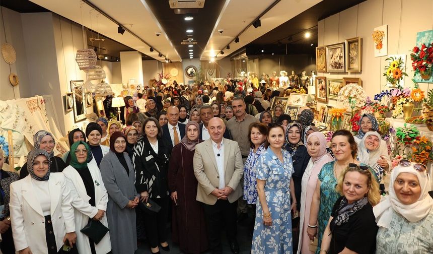 Darıca’da üreten kadınların emeği sergiye dönüştü