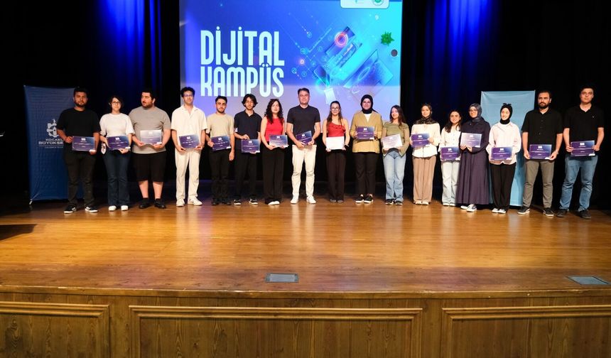 Dijital Kampüs’te yetişen 237 genç sertifikalarını aldı
