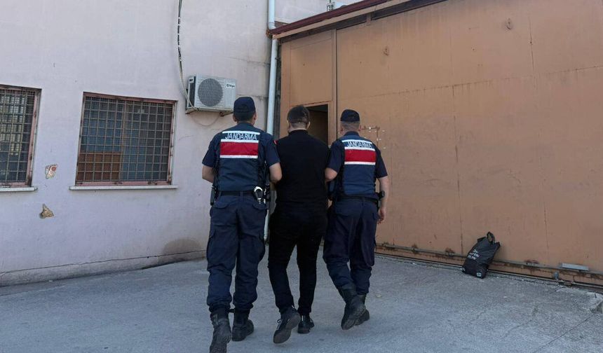 Sahtecilik suçlarından 16 yıl 8 ay hapis cezası olan şahıs Gebze’de yakalandı
