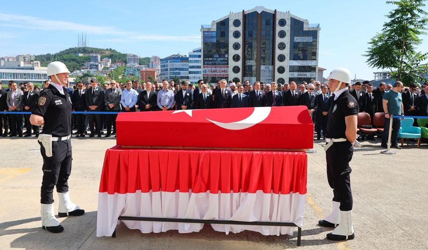 Vali Aktaş, Gebze Cumhuriyet Savcısı Ayhan Uyumaz’ın cenaze törenine katıldı