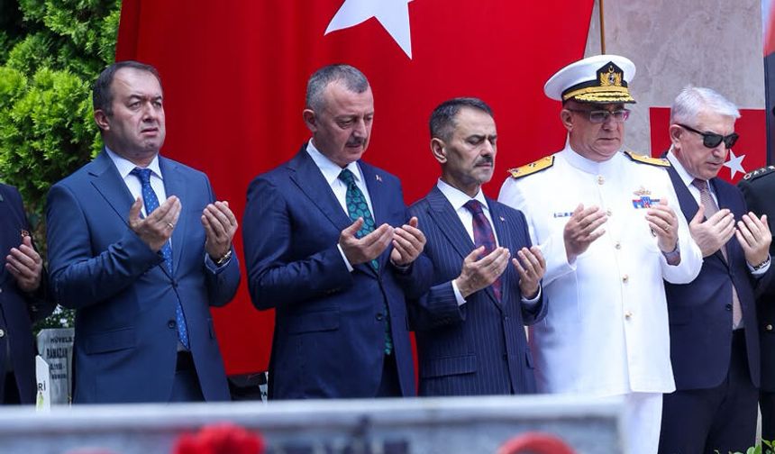 Dualar kahramanlar için yükseldi