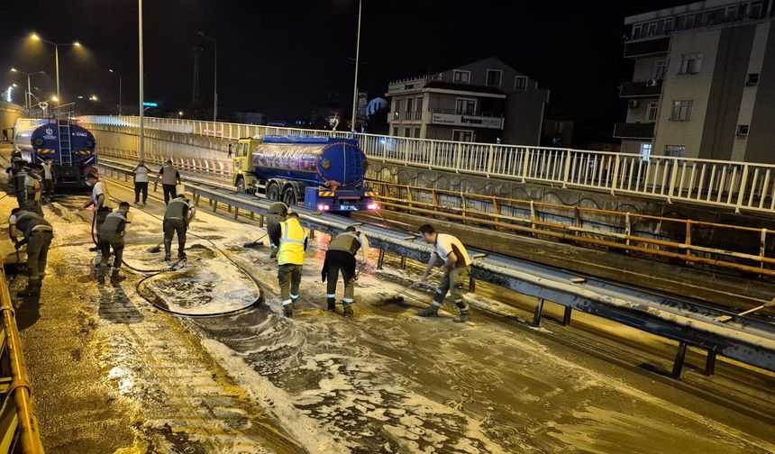 Eskihisar Feribot Yolu Alt Geçidi’nde gece mesaisi