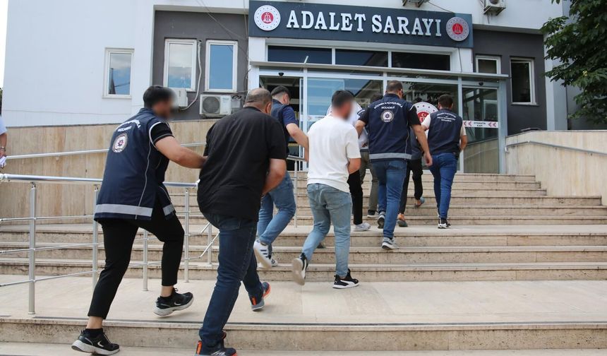 Kocaeli’nde 42 düzensiz göçmen yakalanarak sınır dışı edildi
