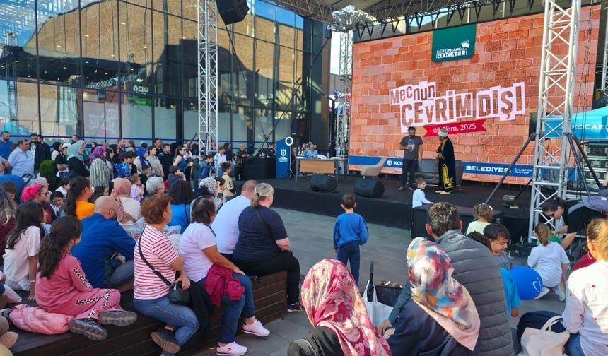 ‘Mecnun Çevrim Dışı’ ile tiyatro heyecanı başlıyor