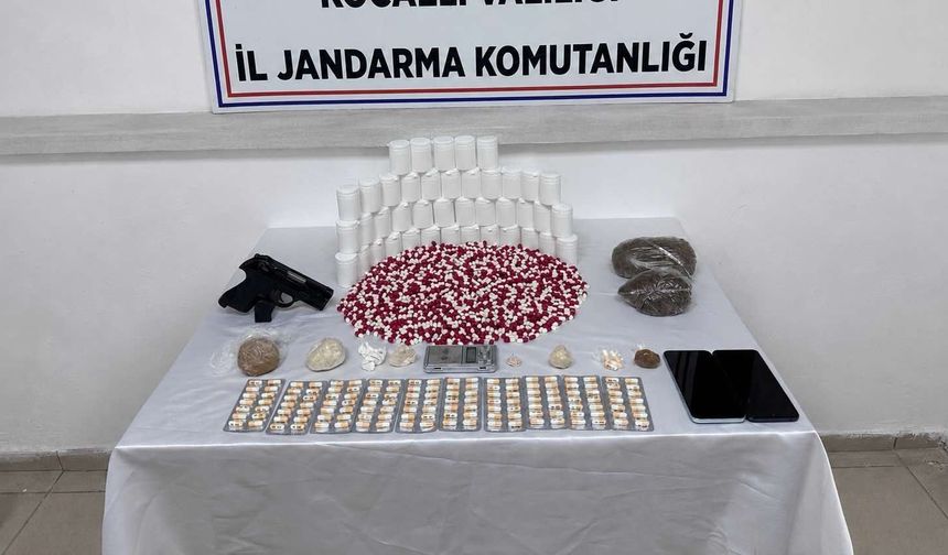 Jandarma’dan İzmit’te uyuşturucu operasyonu: Çok sayıda uyuşturucu ve silah ele geçirildi