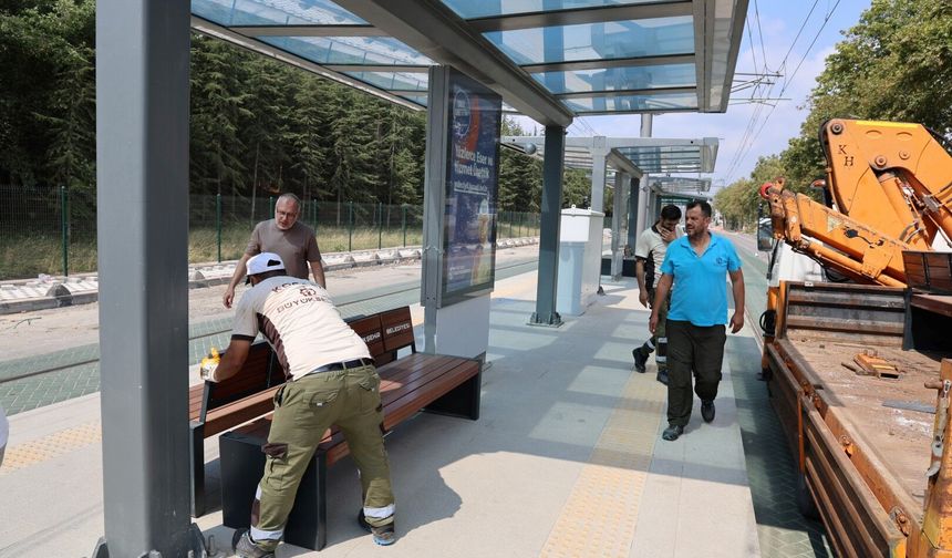 Büyükşehir’den tramvay duraklarına 260 yeni bank
