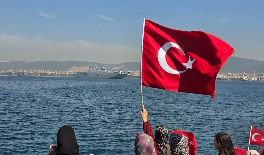 Mavi Vatan’ın çelik muhafızlarından Gölcük’e Teknofest selamı