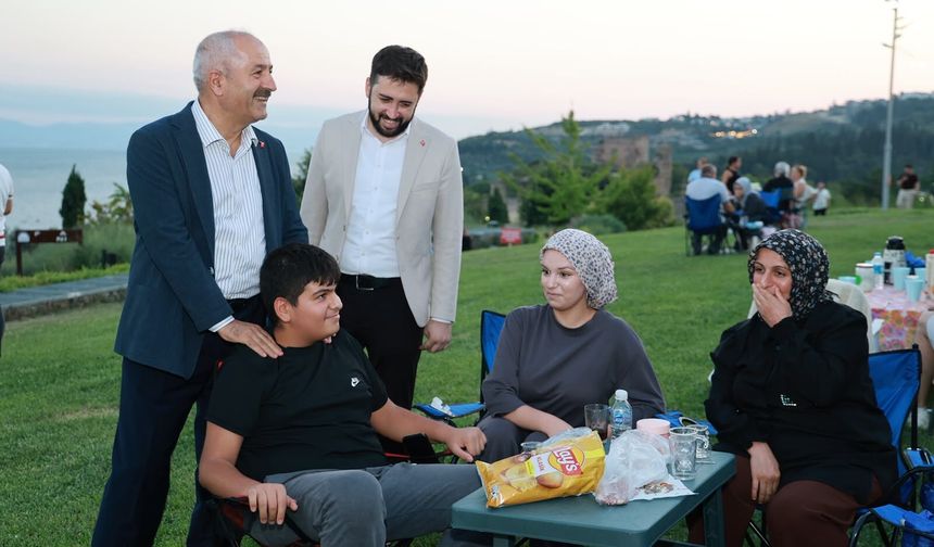 Başkan Büyükgöz, Eskihisar Millet Bahçesi ve Botanik Parkı'nda vatandaşlarla bir araya geldi
