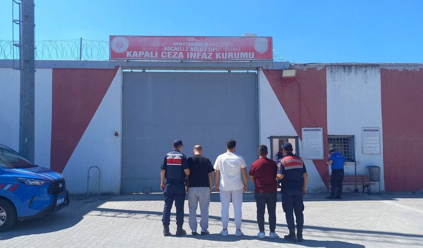 Göçmen kaçakçılığı ve insan ticareti suçundan 3 kişi yakalandı