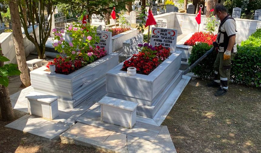 Büyükşehir’den mezarlıklara kesintisiz bakım