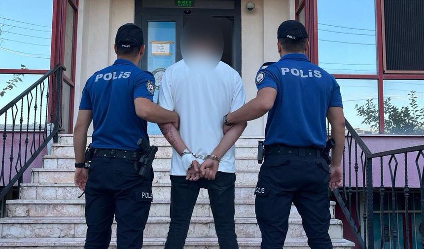 Darıca’da hırsızlık ve dolandırıcılık suçlarından 9 yıl 7 ay hapis cezası olan şahıs yakalandı