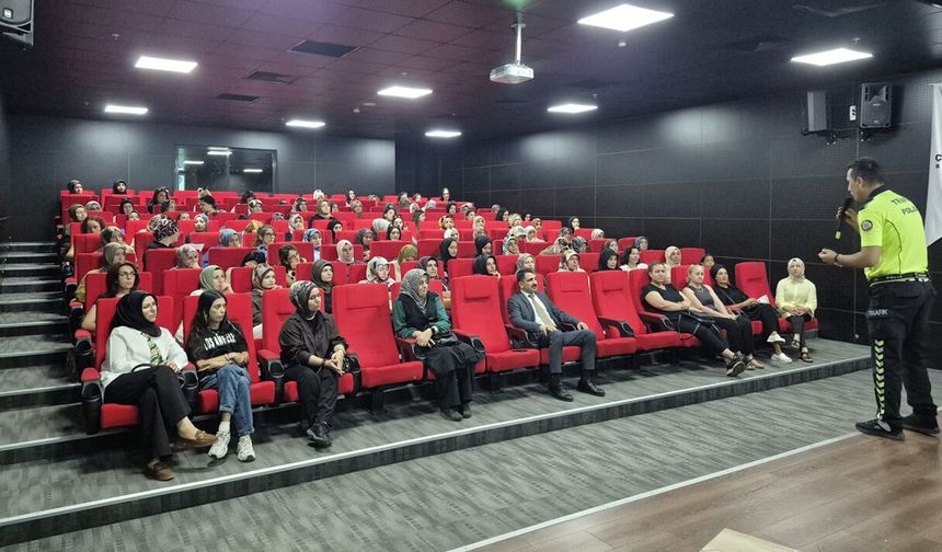İzmit ve Gebze’de okul servis personeline trafik eğitimi veridi
