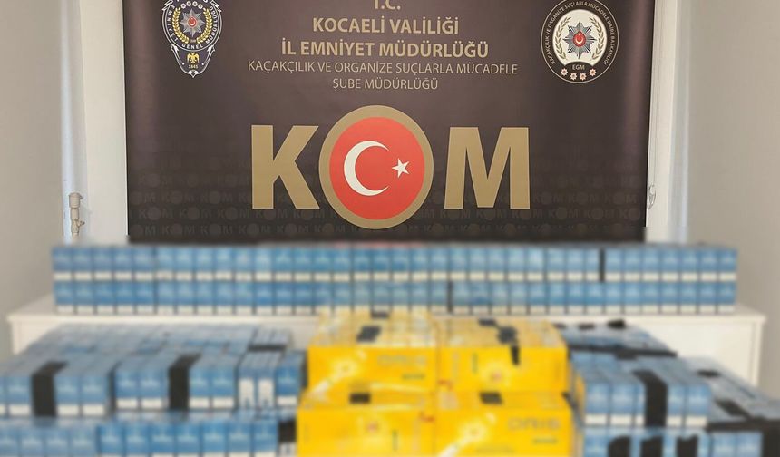 İzmit otoyolda durdurulan araçta 1400 paket kaçak sigara ele geçirildi