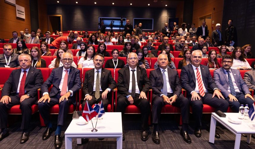 İlaç Üretim Teknolojisi Ön Lisans Programı Protokolü Vali İlhami Aktaş’ın katılımlarıyla imzalandı
