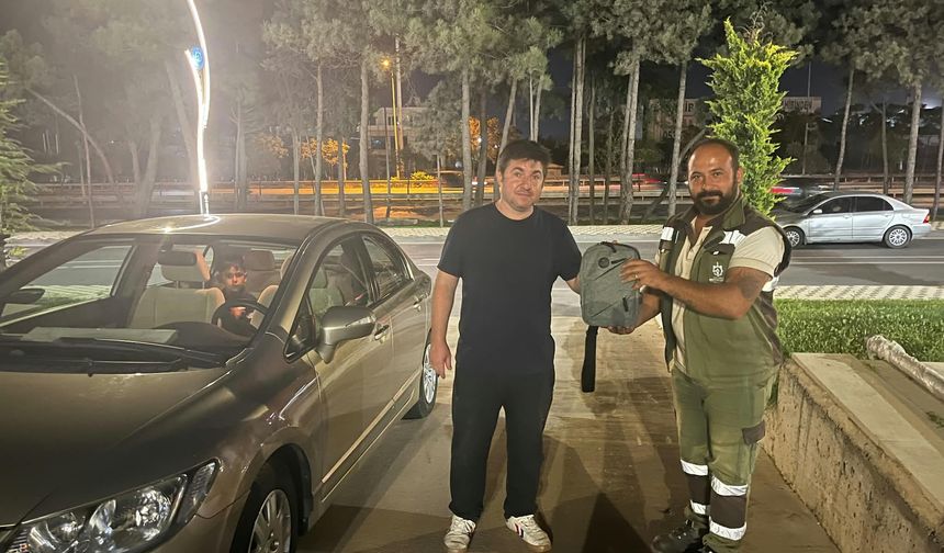 Gebze’de bulduğu 400 bin liralık bilezikleri polise teslim etti