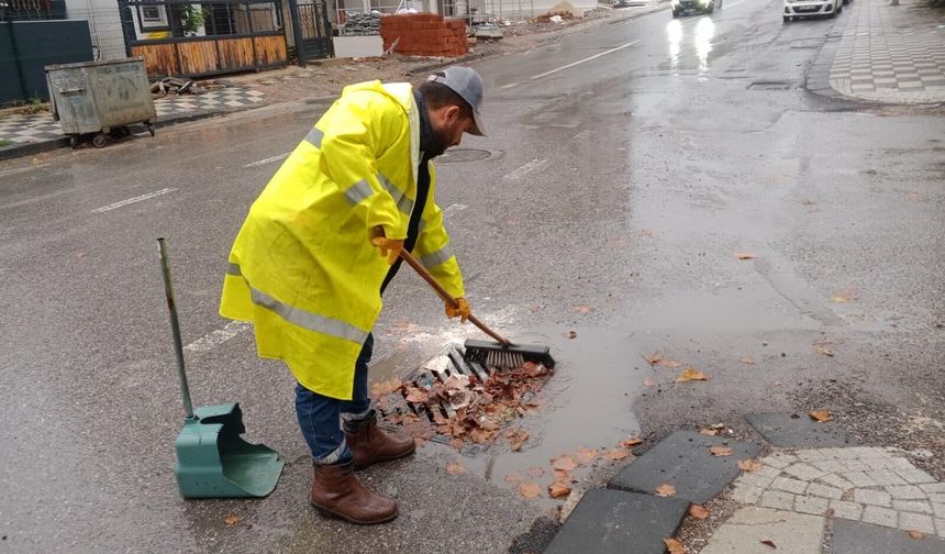 Darıca Belediyesi’nden sağanak yağışa karşı hummalı çalışma