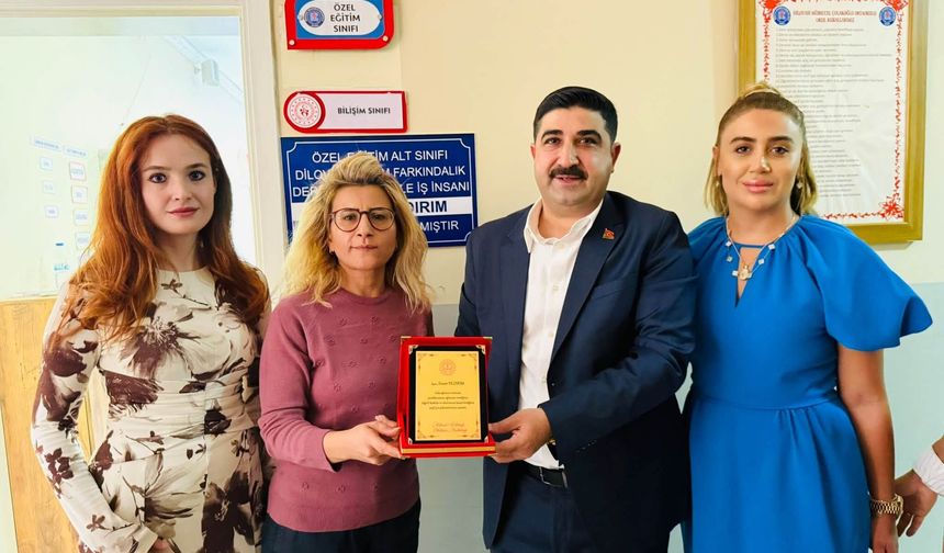 Enver Yıldırım’dan Dilovası’ndaki otizm sınıfına anlamlı destek