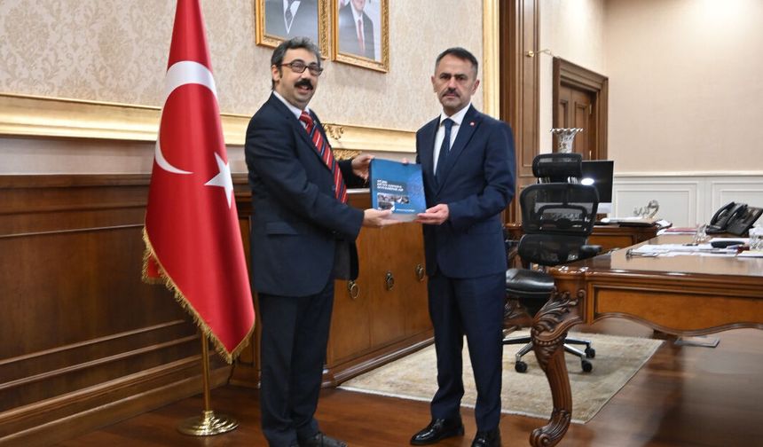 Bulgaristan Türkleri Kültür ve Hizmet Derneği Kocaeli İl Temsilcisi Alptekin Cevherli’den Vali İlhami Aktaş’a ziyaret