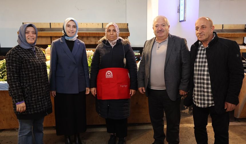 Gebze Belediye Başkanvekili Selamet Güner’den kadın çiftçilere ziyaret