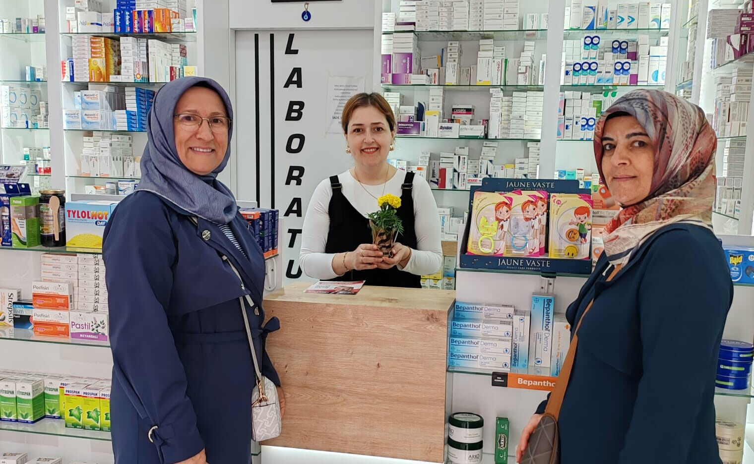 Saadet Partisi eczacıları unutmadı