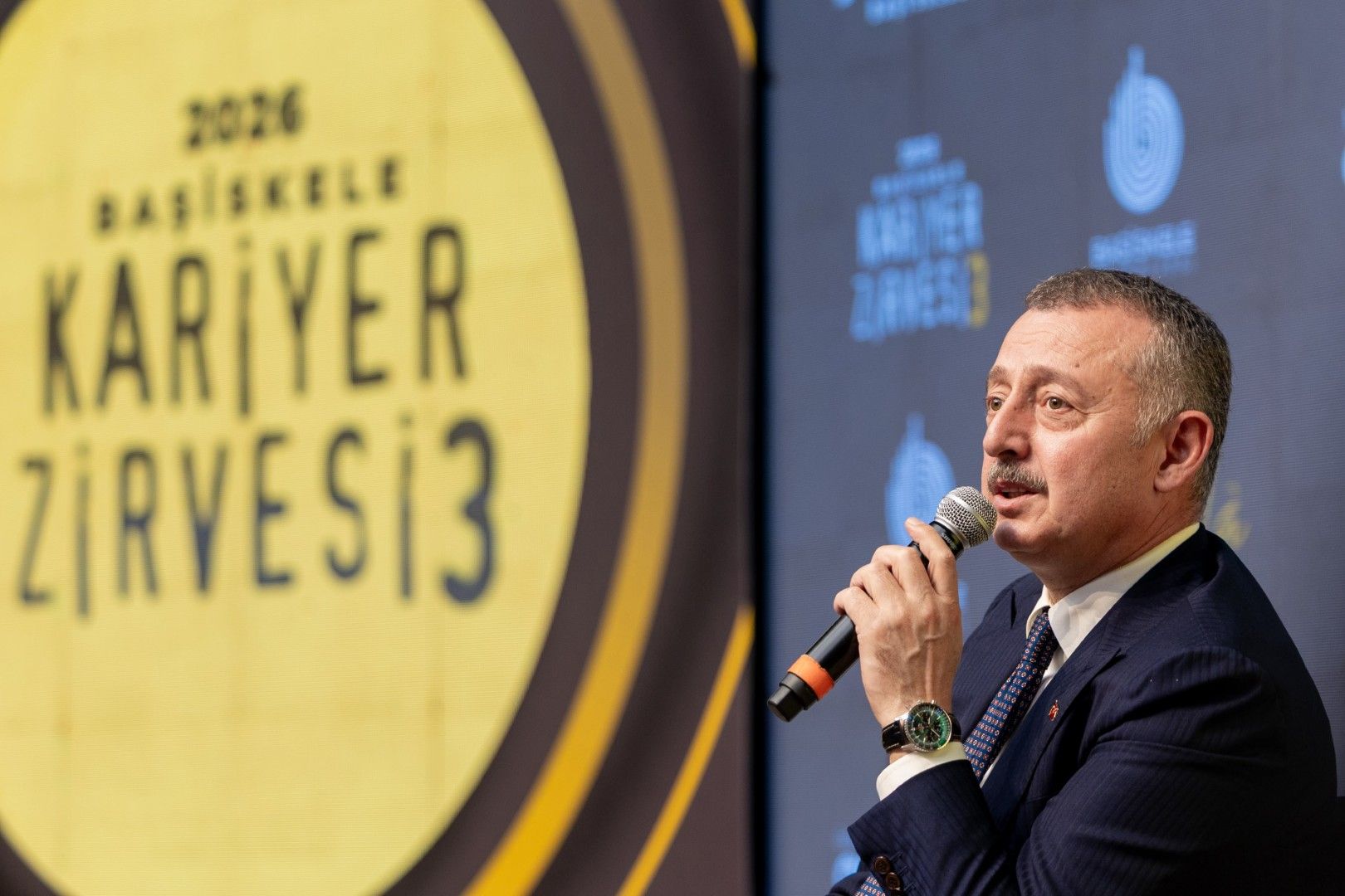 Büyükakın’dan gençlere: Hata yapmaktan korkmayın