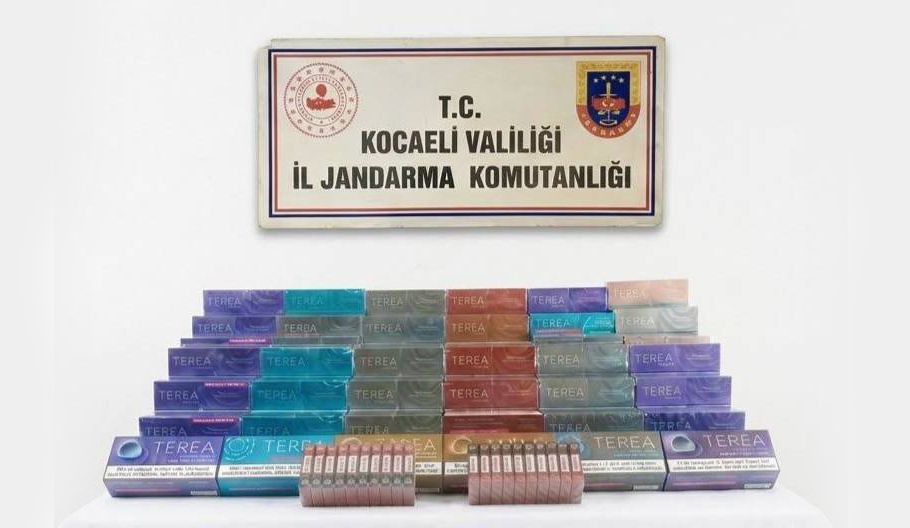 Gebze’de 1 araçta yapılan aramada 1.900 paket ısıtılmış elektronik sigara tütünü ele geçirildi