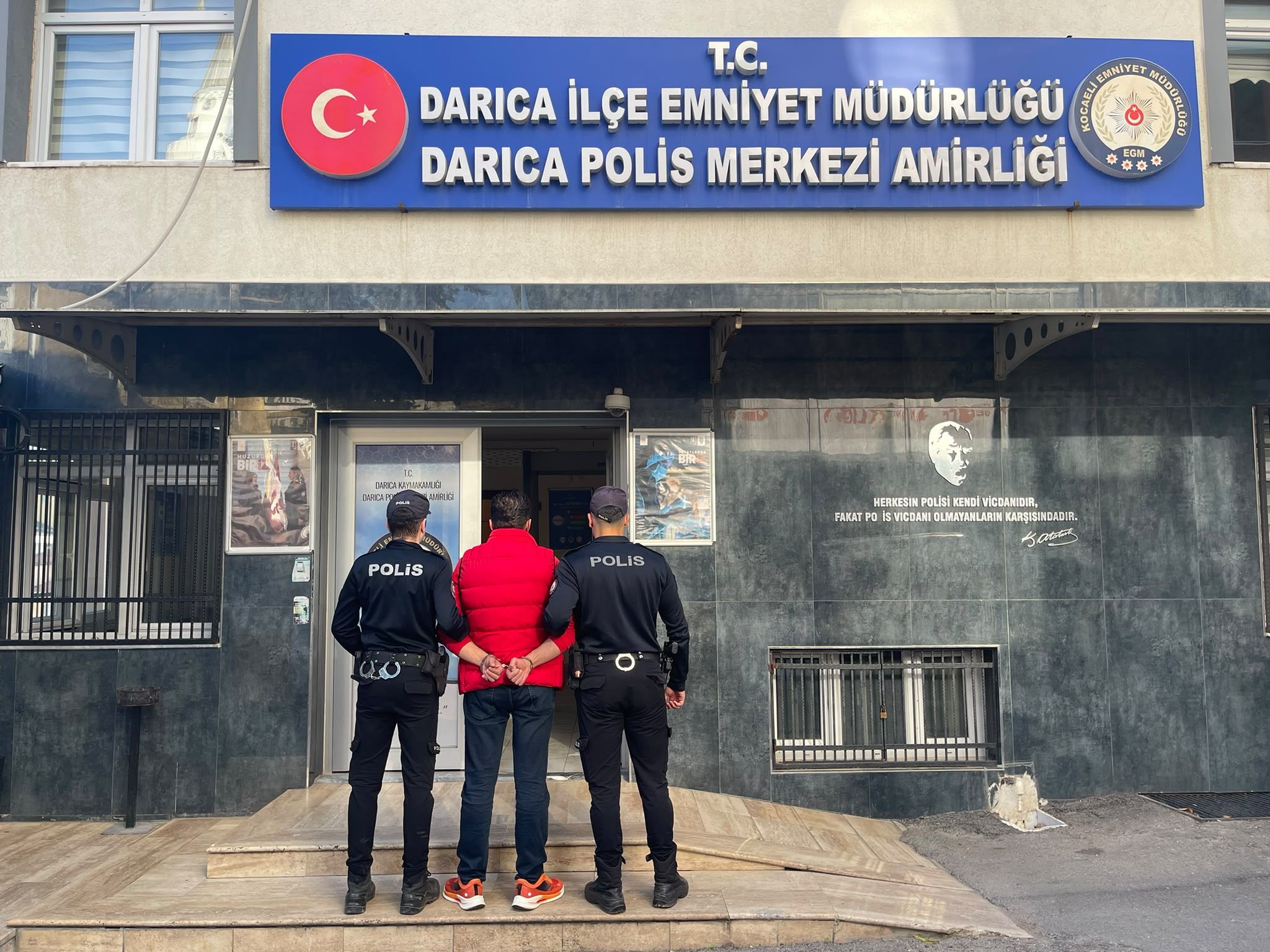 Nitelikli cinsel istismar suçundan 15 yıl hapis cezası bulunan şahıs Darıca’da yakalandı