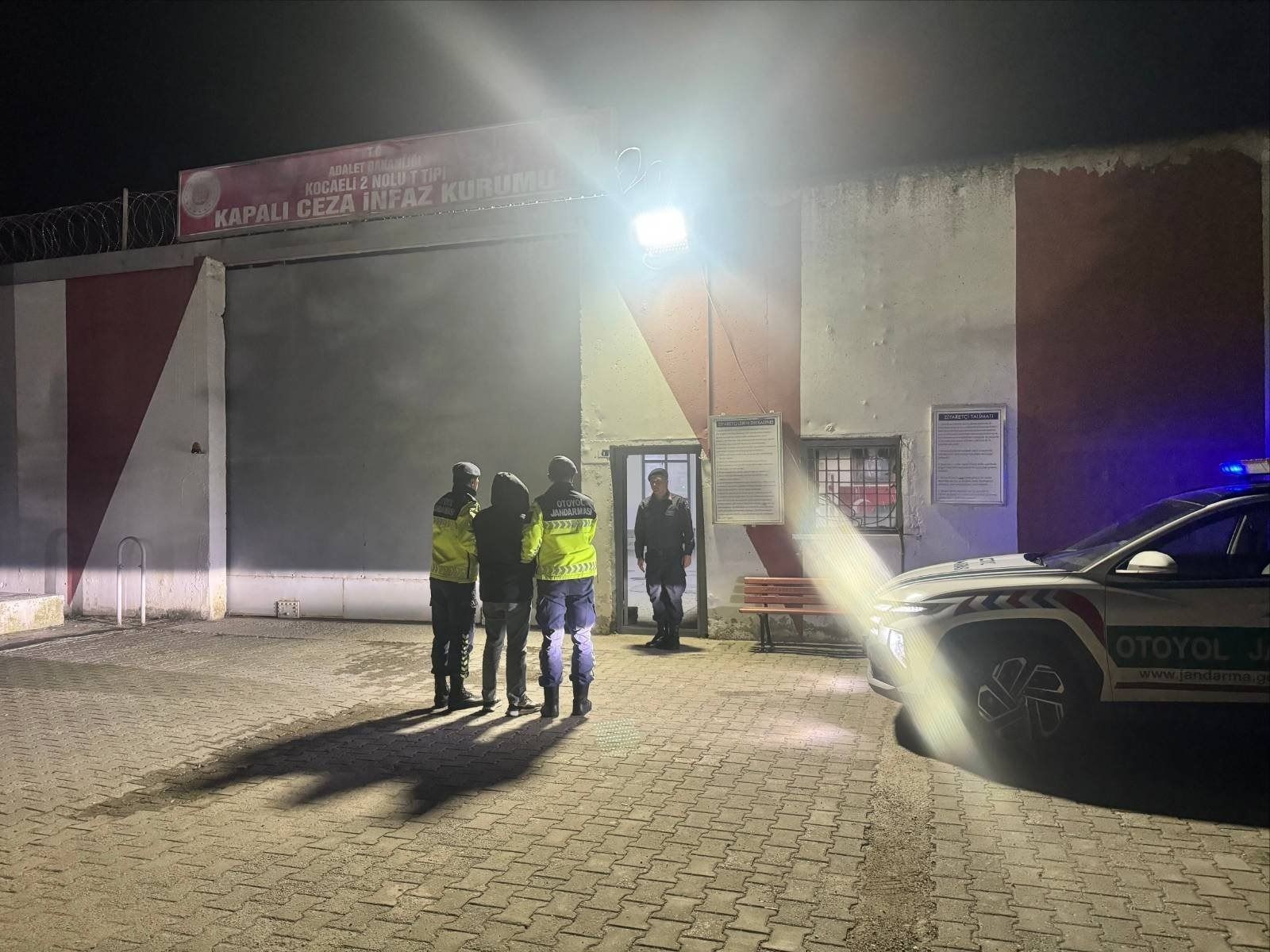 Uyuşturucu suçundan 12 yıl 6 ay hapis cezasıyla aranan şahıs yakalandı